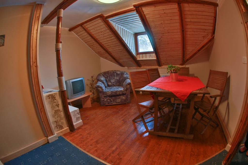 Pensiunea Kristin Brasov Room photo